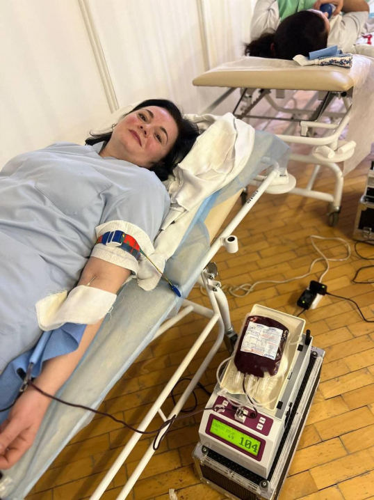 Працівники онкологічного центру у Чернівцях здали 20 літрів крові для захисників