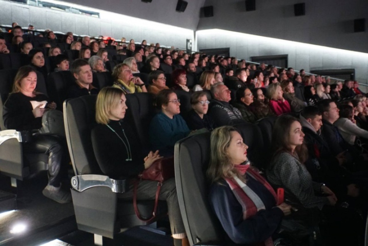 У Чернівцях прем’єра фільму про мера Траяна Поповича зібрала заповнений кінозал У Чернівцях прем’єра фільму про мера Траяна Поповича зібрала заповнений кінозал