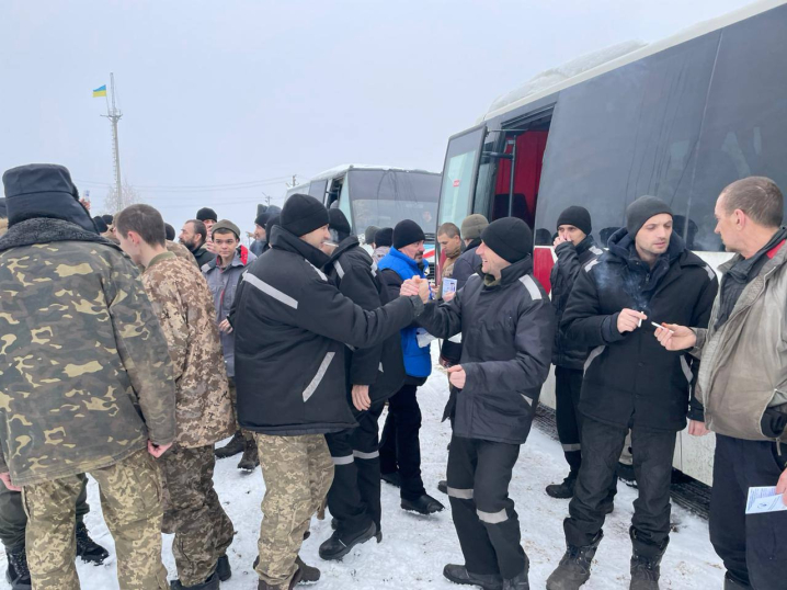 Оборонці, партизани та снайпери: Україна повернула з російського полону ще 116 військових