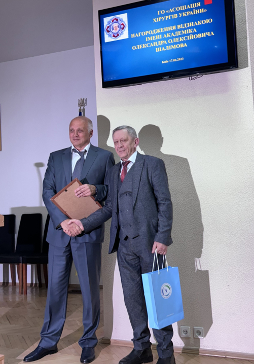 Професора, лікаря-хірурга Ігоря Полянського з Чернівців нагородили Пам'ятною відзнакою Професора, лікаря-хірурга Ігоря Полянського з Чернівців нагородили Пам'ятною відзнакою