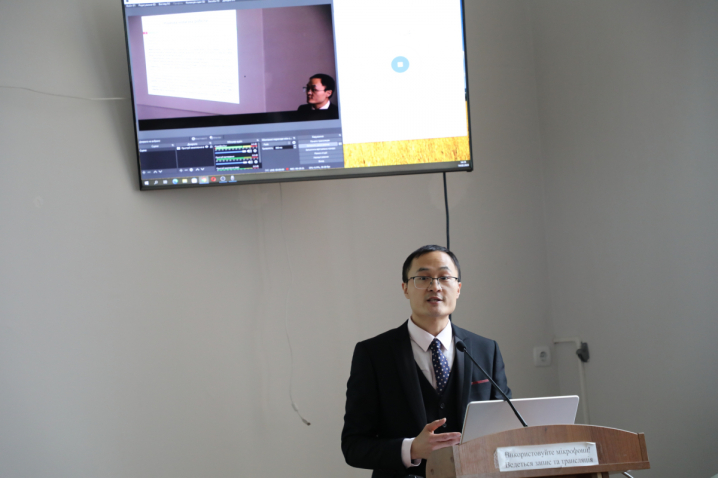 У Львові 30-річний китаєць захистив докторську дисертацію українською мовою