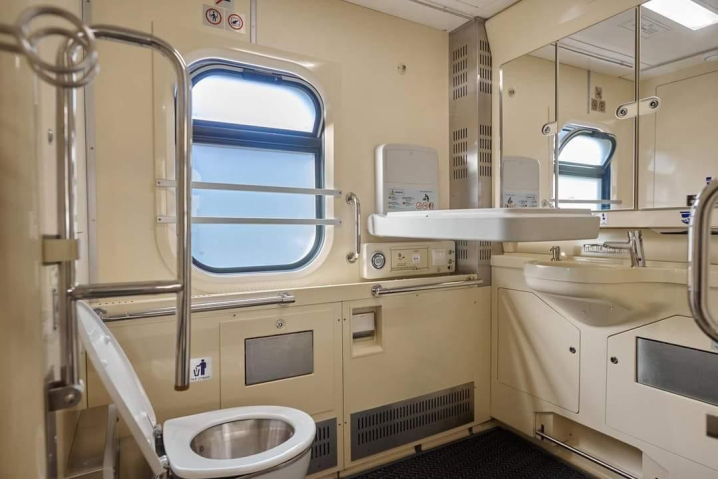 У складі поїзда з Києва на Чернівці курсуватиме новий вагон для пасажирів з інвалідністю