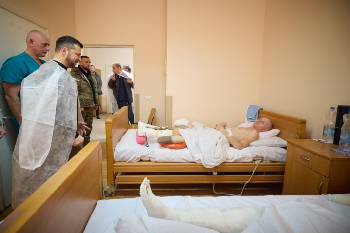 Зеленський у Львові: він зустрівся з президентом Латвії та відвідав поранених військових