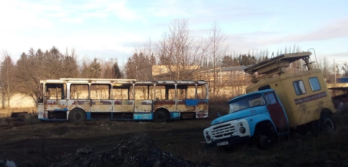 Кладовище тролейбусів: у Чернівецькому тролейбусному управлінні нехтують пожежною безпекою