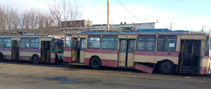 Кладовище тролейбусів: у Чернівецькому тролейбусному управлінні нехтують пожежною безпекою