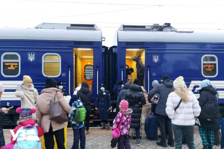 До Чернівців прибув евакуаційний потяг з Донецької області