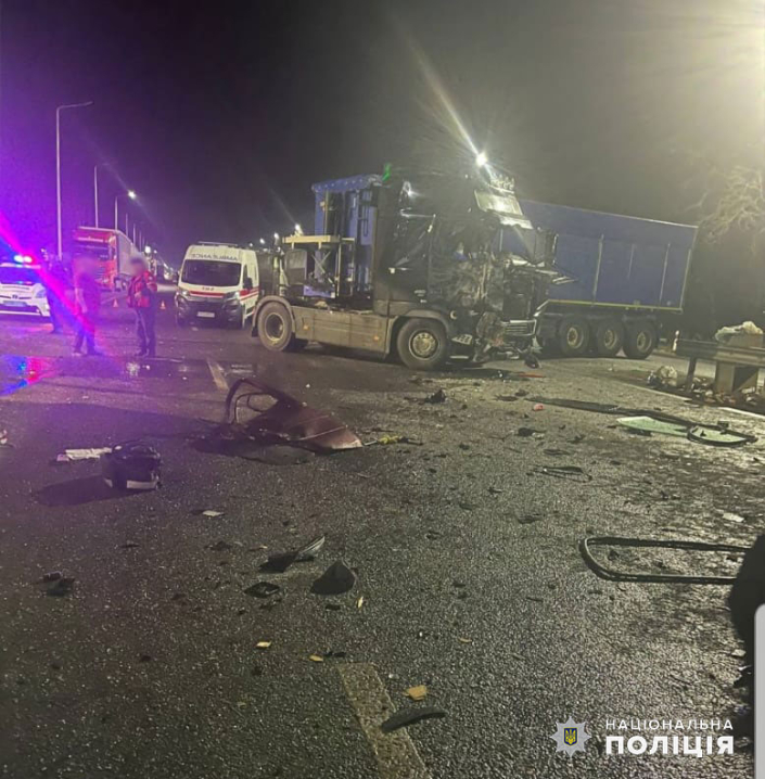 У селі Тереблече трапилася смертельна ДТП: водій легковика врізався у вантажівку