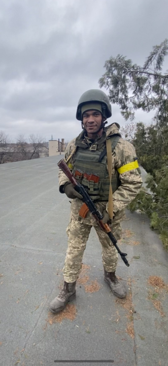 Я - українець: син африканця та росіянки, якого виховували у Сокирянах, воює за Батьківщину