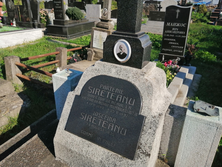 На Руському кладовищі зумисно псують написи на могилах, аби згодом перепродати