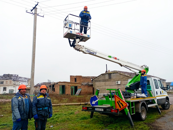 За тиждень буковинські енергетики відновили близько 8 кілометрів ліній електропередач на Херсонщині