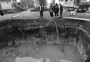 У Чернівцях мешканці району аеропорту потерпають від смороду каналізації: відповідь мера