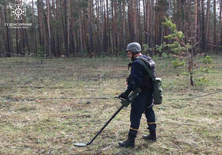 Піротехніки з Буковини розміновують деокуповані території на сході та півдні України