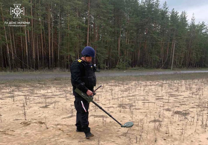 Піротехніки з Буковини розміновують деокуповані території на сході та півдні України