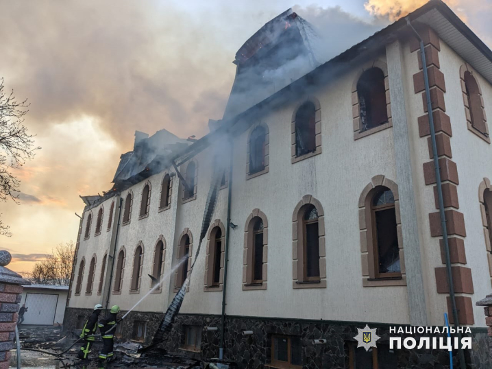 Затримали підозрюваного у підпалі церкви в селі Мілієве на Буковині