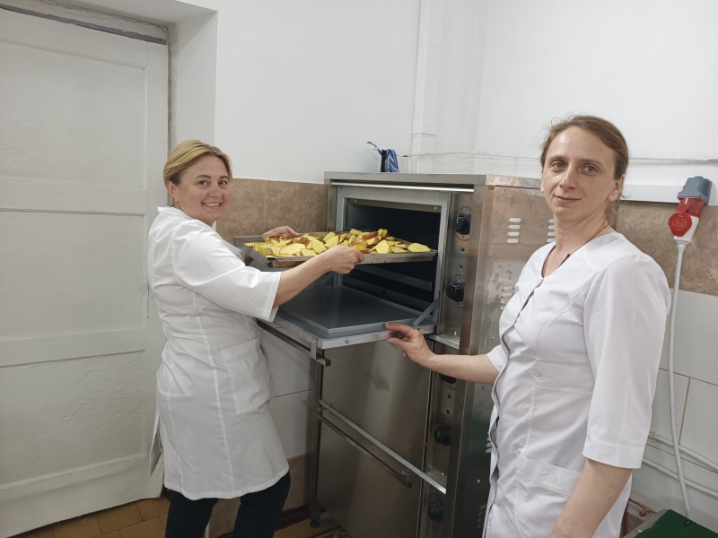 У Чернівцях лікарня отримала обладнання на кухню на понад мільйон гривень
