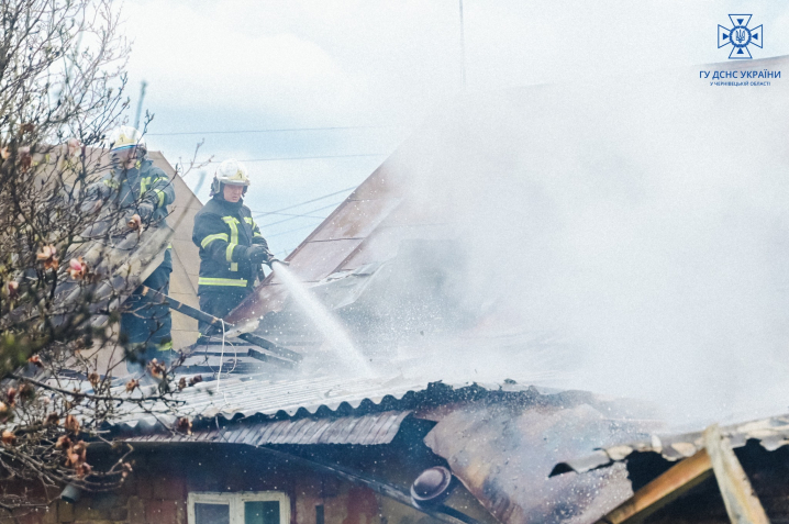 У Чернівцях через коротке замкнення згорів житловий будинок
