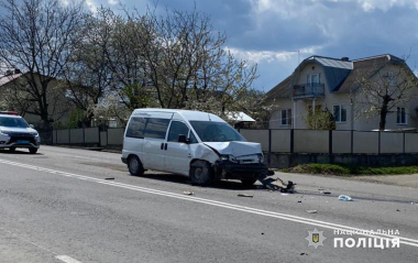 Через лобове зіткнення авто у Чернівецькому районі загинув 78-річний водій