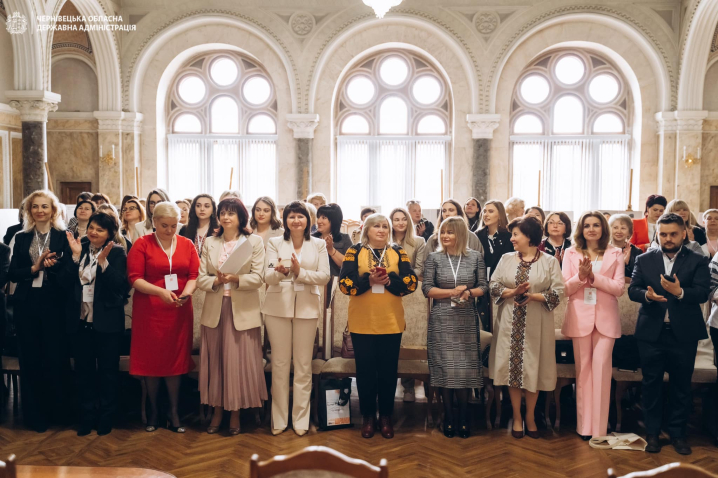 У Чернівцях триває форум жінок Буковини, який зібрав громадських та політичних діячок краю