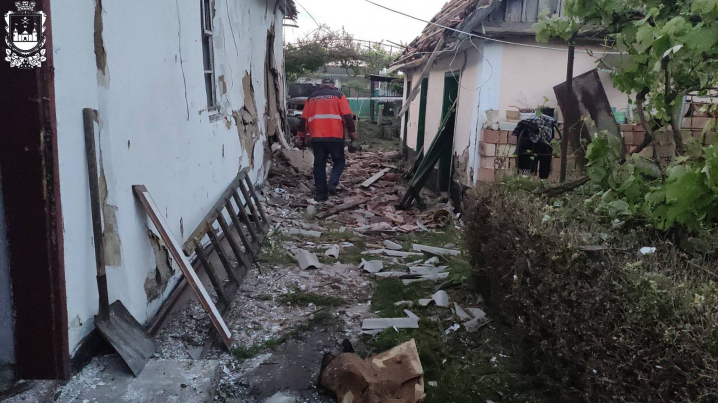 Нічна атака росіян: опубліковано фото та відео руйнувань у Дністровському районі