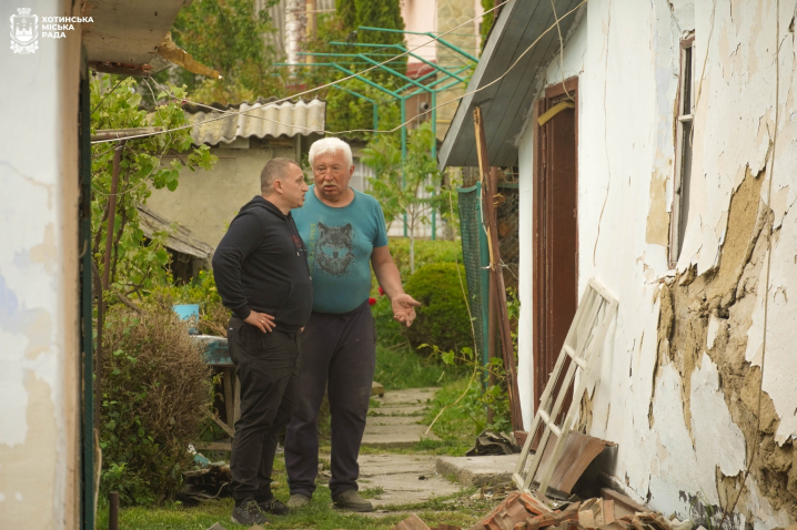 На Хотинщині ліквідовують наслідки падіння уламків збитого Шахед-136
