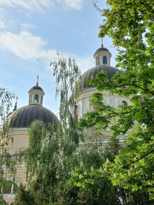 На фасад Свято-Духівського собору у Чернівцях повернули символ "Промениста дельта" або "Всевидяче око"
