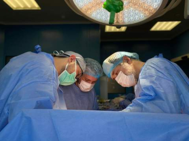 Львівські хірурги видалили вчительці з Хотина 13-кілограмову пухлину