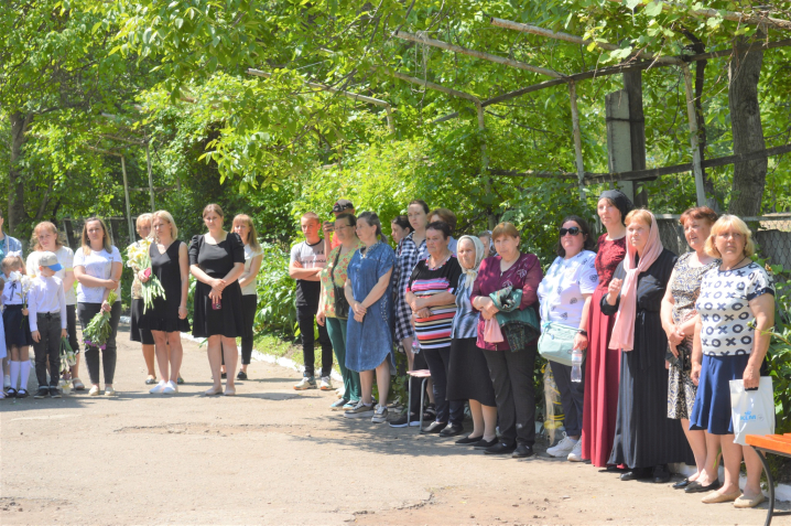 Відкрили та освятили меморіальну дошку загиблому Герою у селі на Новоселиччині