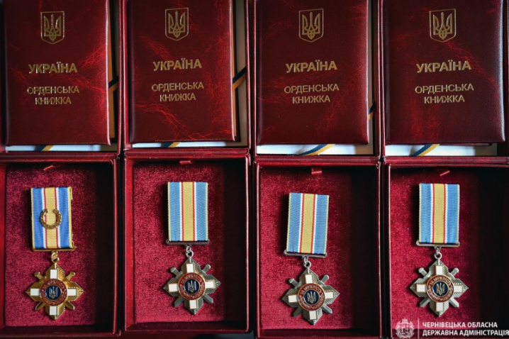 У Чернівцях родинам загиблих військовослужбовців із Буковини вручили державні відзнаки