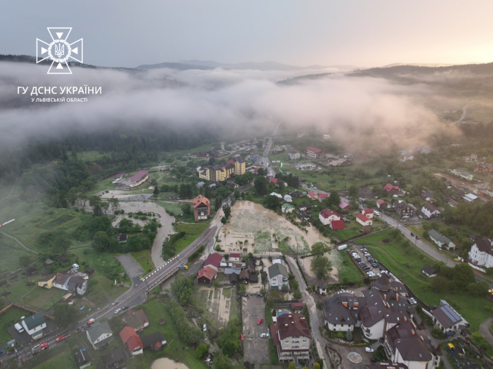 Повінь на Львівщині: рятувальники опублікували вражаючі фото наслідків стихійного лиха