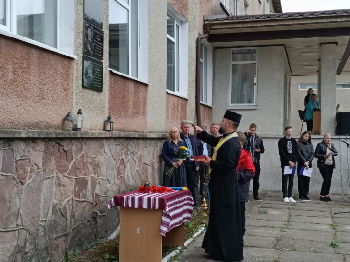 У Глибоці відкрили меморіальну дошку на честь загиблого Героя Михайла Каланчі