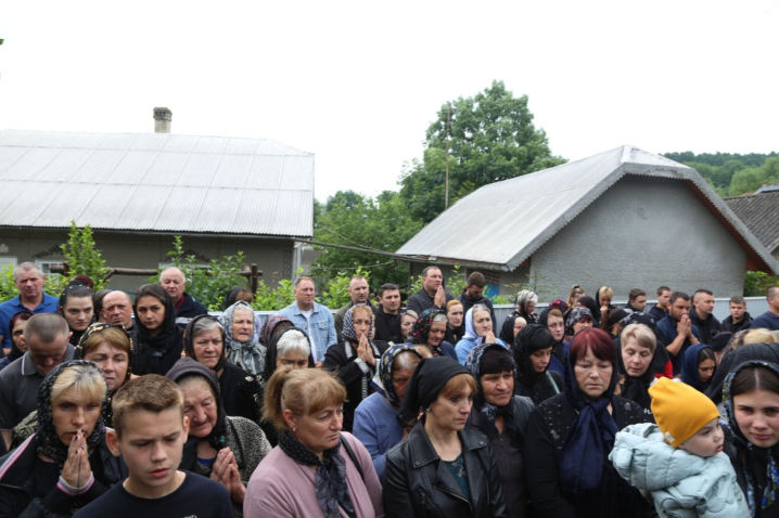 Буковина попрощалась з військовим Дмитром Шевчуком