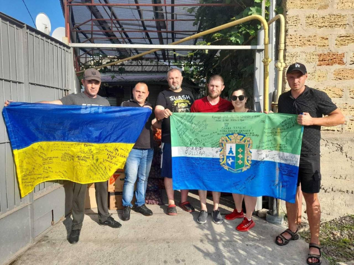 Жителі Буковини не полишають у біді херсонців: доставляють воду, їжу та ліки