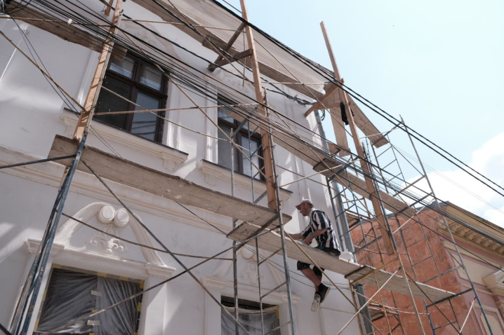 У середмісті Чернівців триває капремонт фасадів п’яти шкіл У середмісті Чернівців триває капремонт фасадів п’яти шкіл