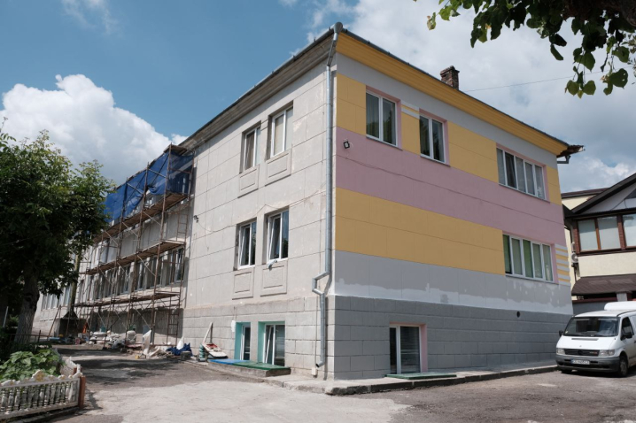 У середмісті Чернівців триває капремонт фасадів п’яти шкіл У середмісті Чернівців триває капремонт фасадів п’яти шкіл