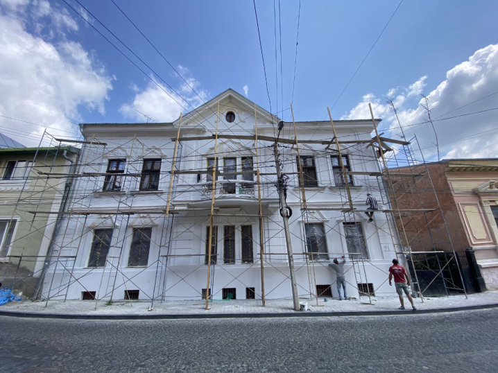 У середмісті Чернівців триває капремонт фасадів п’яти шкіл У середмісті Чернівців триває капремонт фасадів п’яти шкіл