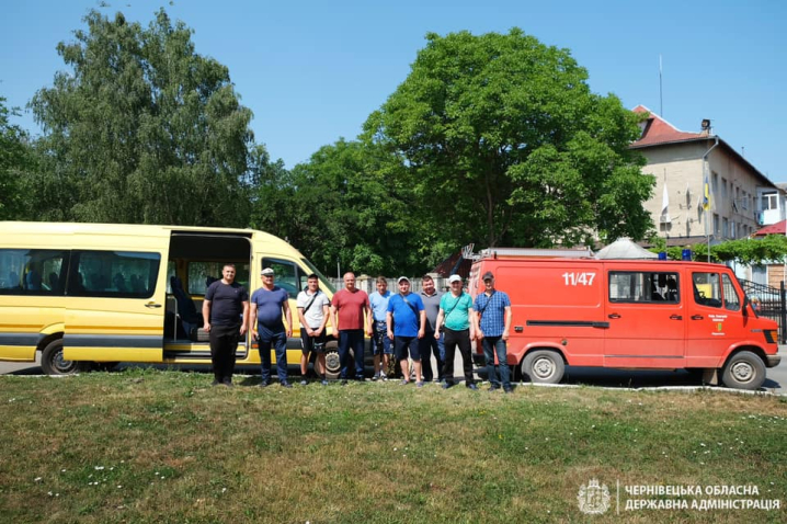 Необхідна техніка і бригада робітників відправилися на Херсонщину з Буковини