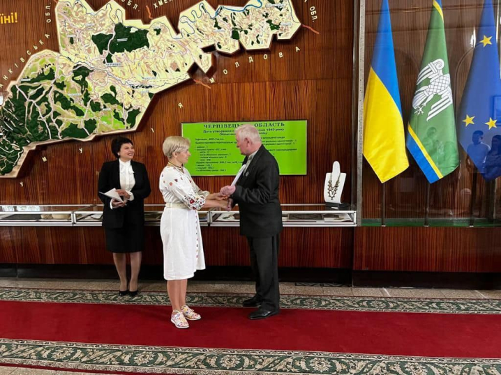 У Чернівцях відкрили виставку творчих надбань Манолія Тирона та Юрія Рабушіна У Чернівцях відкрили виставку творчих надбань Манолія Тирона та Юрія Рабушіна