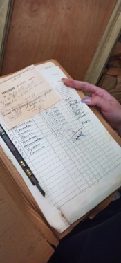 У стінах «Львівського радіо» знайшли заховані архівні листи, документи та книги