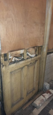 У стінах «Львівського радіо» знайшли заховані архівні листи, документи та книги