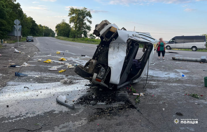 Зіштовхнувся із іншим авто і врізався у табло АЗС: 20-річний буковинець розбився на смерть