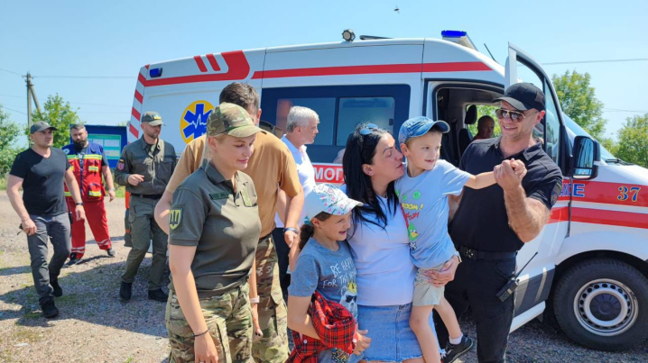 Оборонці Маріуполя та Азовсталі. Україна повернула з російського полону ще 45 військових та 2 дітей