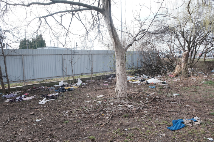 Ділянку на вулиці Руській у Чернівцях, яка була місцем стихійної торгівлі, продали за 12 млн. грн Ділянку на вулиці Руській у Чернівцях, яка була місцем стихійної торгівлі, продали за 12 млн. грн