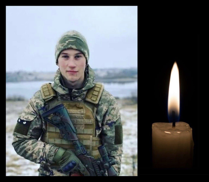 На Буковині прощаються з трьома молодими воїнами, які загинули у боях за волю України