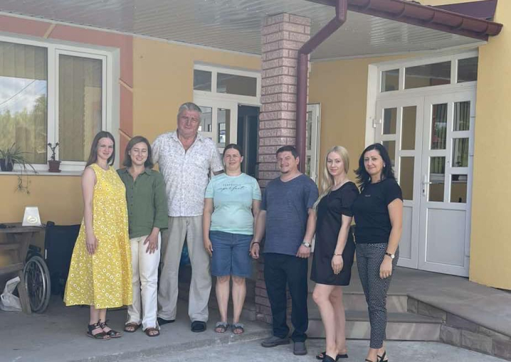 Гінеколог, терапевт, УЗД: мобільна бригада лікарів обстежили жительок та переселенок у Хотині