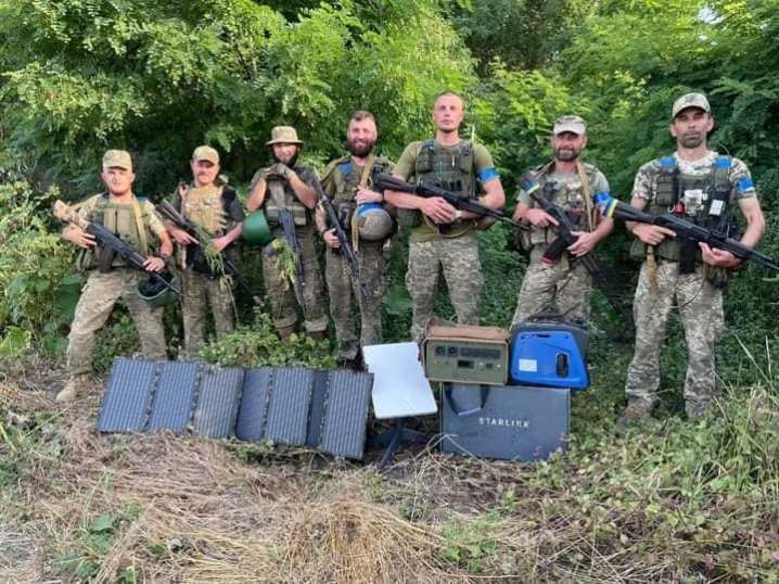 На Буковині одинадцятискласники замість святкування випускного придбали «Старлінк» та  зарядну станцію для ЗСУ