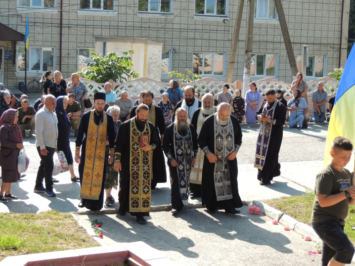 У Романківцях попрощались із загиблим захисником України Анатолієм Буханцем