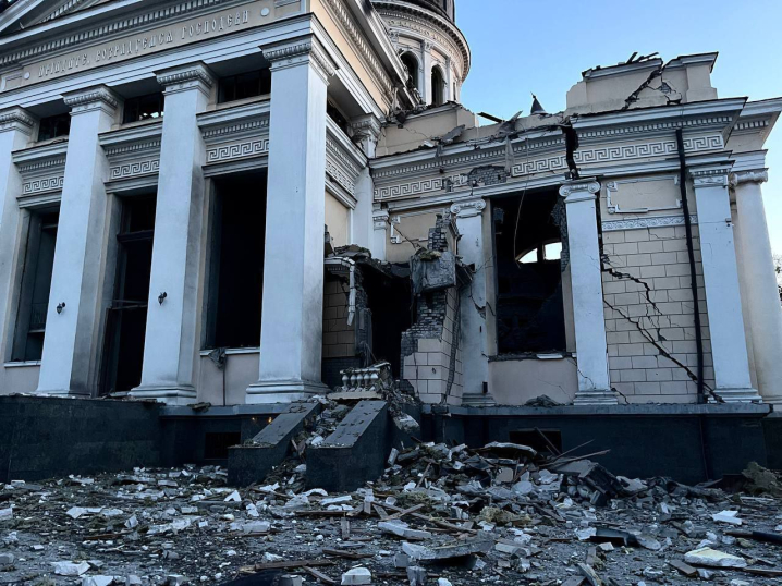 Удар росіян по Одесі: зруйновано кафедральний собор
