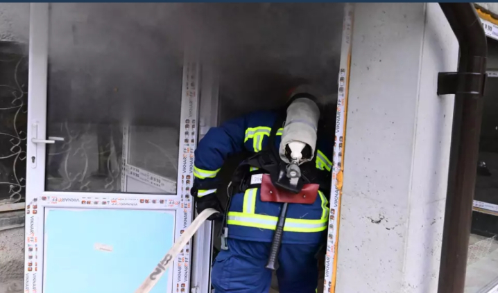 У Чернівцях горів діагностичний центр на вулиці Небесної Сотні У Чернівцях горів діагностичний центр на вулиці Небесної Сотні