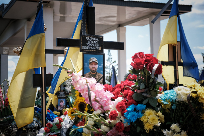 Чернівці попрощалися з телеоператором Максимом Шварцманом, який загинув на війні з росіянами