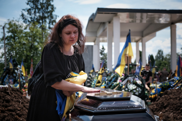 Чернівці попрощалися з телеоператором Максимом Шварцманом, який загинув на війні з росіянами